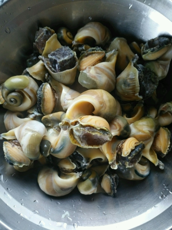 干笋老鸭汤的做法:传统美食的现代演绎